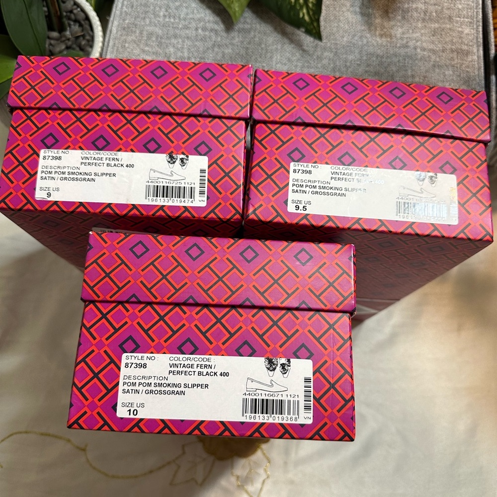 NWT Tory Burch Satin Pom Pom Smoking Loafers in Emerald Green, Brand New in box - Picture 11 of 13